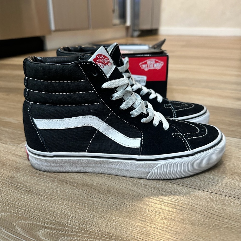 VANS SK8-HI BLACK/WHITE SHOES